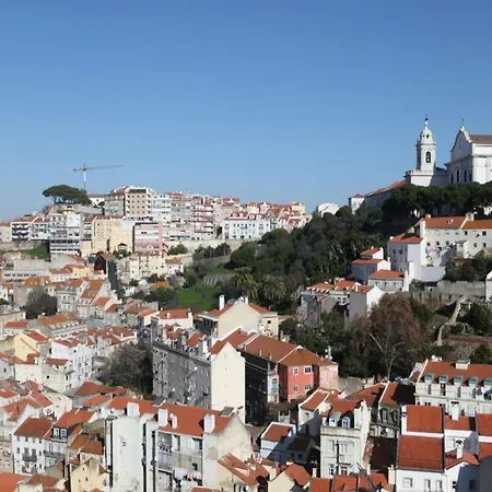 Апартаменты Traveling To Castelo Лиссабон
